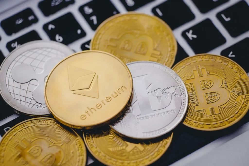 Bitcoin Falls Below $74,000 as Major Altcoins Decline