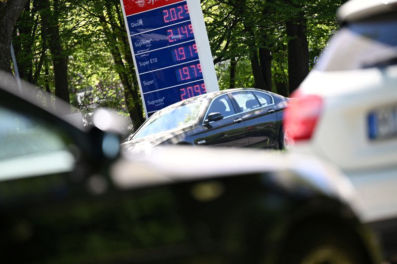 Germany sees slow economic recovery as energy prices weigh