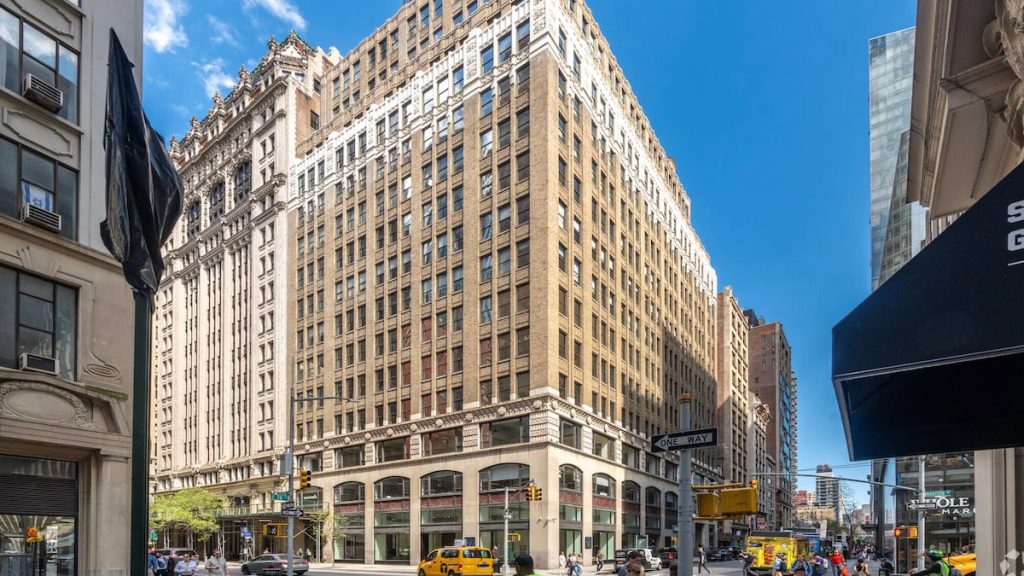 Madison Avenue office tower hits financial rough patch after vacancies soar – Crain's New York Business