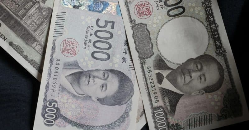 Hedge funds turn bearish on yen as currency nears 40-year low, supercharging carry trades