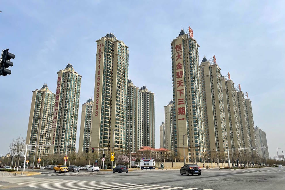 No, China did not manage to avoid a crash
