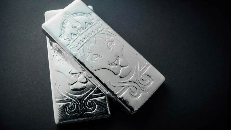 Silver drops nearly 3%, gold down by over 1% – Breakingthenews.net