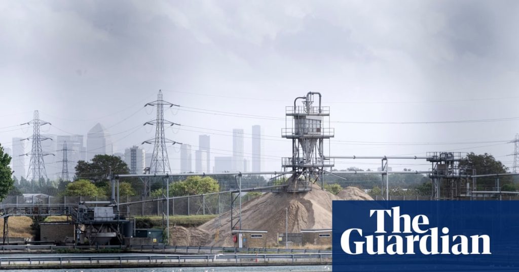 MPs urge ministers to break off Thames Water talks with US hedge funds | Water