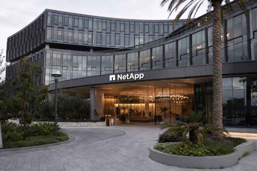 NetApp Stock Drops 7.9% Despite 30% Revenue Gain as Cash Conversion Falls Short